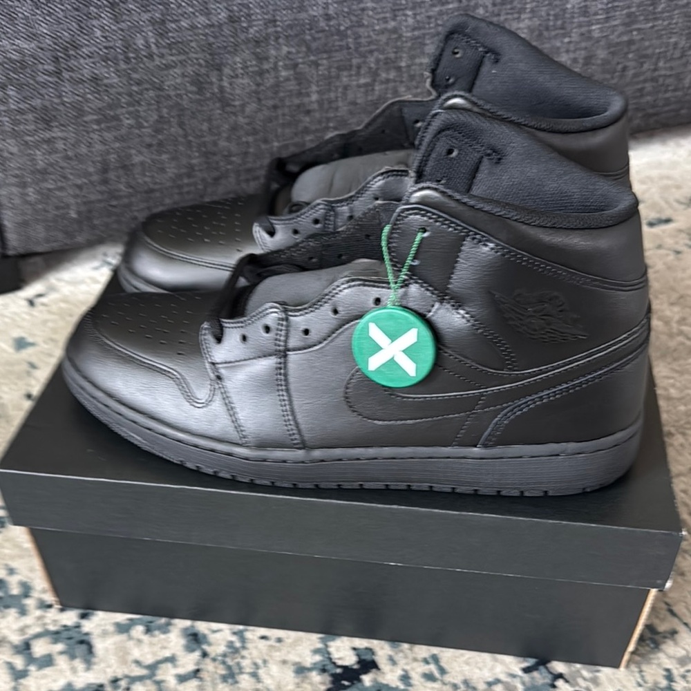Jordan Air 1 Mid Triple Black ~NEW~